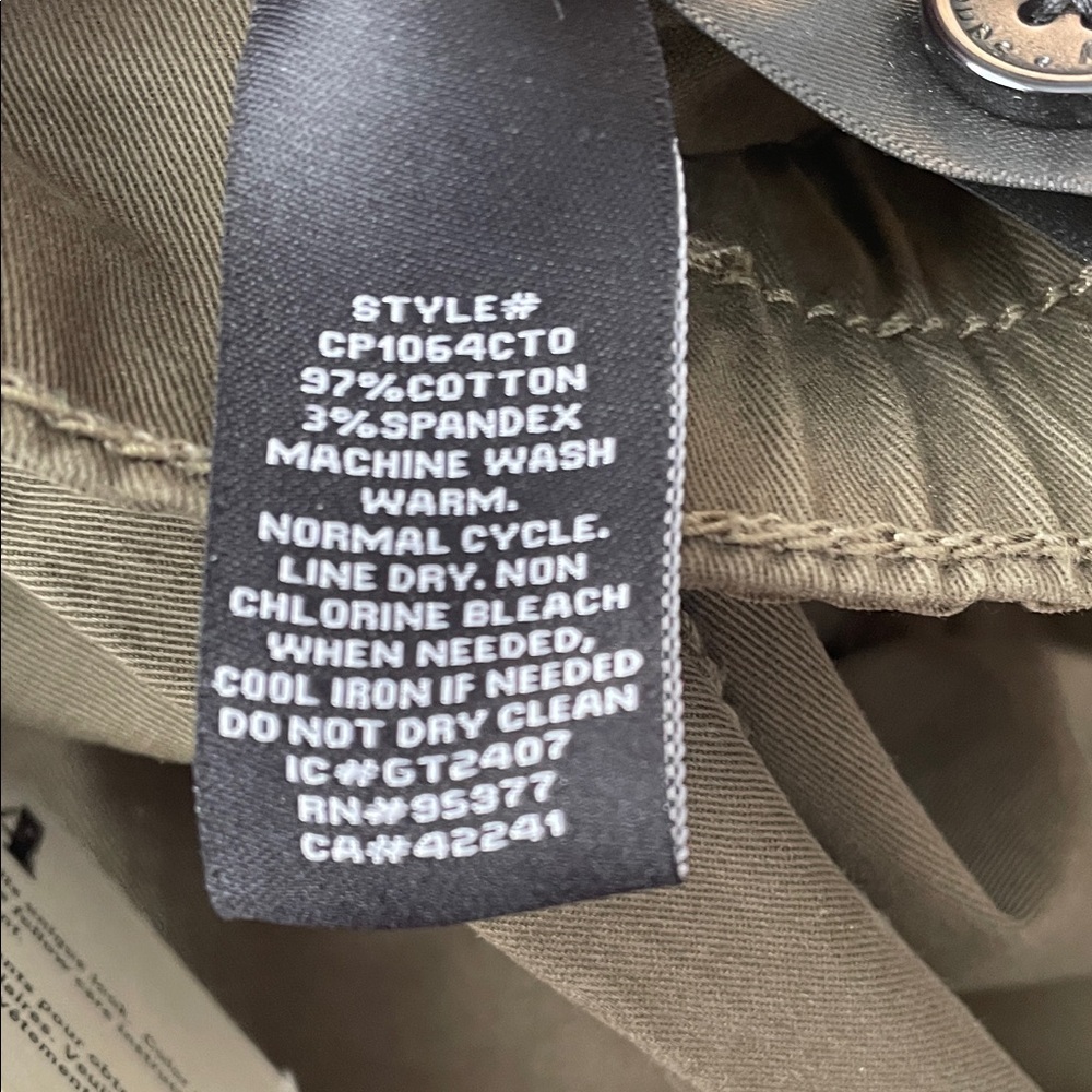 Sanctuary woman’s Olive Cargo Pants, button fly, 30waist - Picture 4 of 4